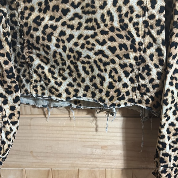 Working Title Women Cropped Leopard Print Denim Jacket - Picture 5 of 5